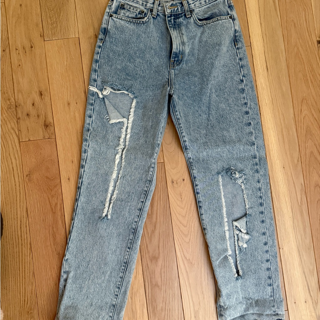 Carmar Distressed Women Jeans